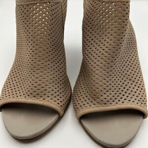 Kenneth Cole Reaction Tan Perforated Suede Wedge Open Toe Mule Size 7